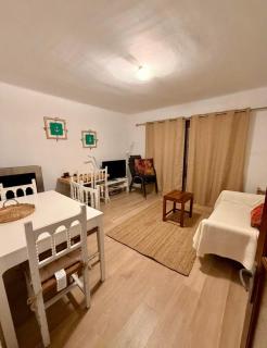 Apartamento bien ubicado vista a los pinos y al mar - 9