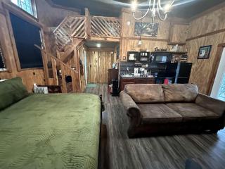 Lovely Weekend Getaway Rental near Edgar Evins State Park in Tennessee - 7