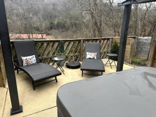 Lovely Weekend Getaway Rental near Edgar Evins State Park in Tennessee - 1