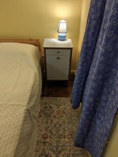 Cosy cottage, sleeps 4, near trails, own parking - 8