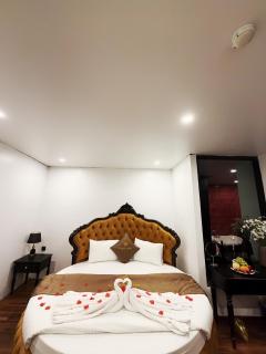 Golden Hotel - 2
