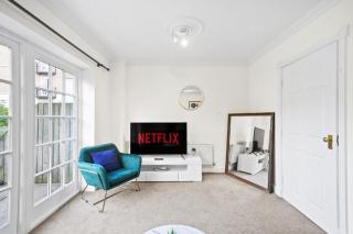 Lovely 4 Bedroom House in Central York - Sleeps 10 - 2