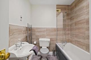 Lovely 4 Bedroom House in Central York - Sleeps 10 - 1