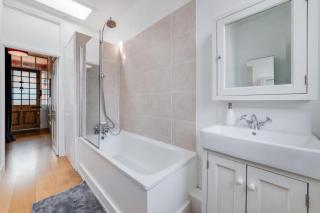 Primrose Hill House, Bedroom with King Bed, Mezzanine Super-King, Double-Height Living Room - London - 2