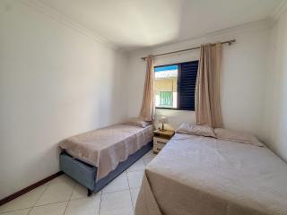 267 - Apto na Av. principal a 50m da praia de Bombas - 4