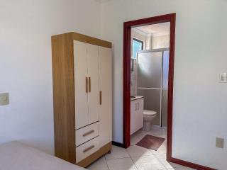 267 - Apto na Av. principal a 50m da praia de Bombas - 2