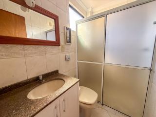 267 - Apto na Av. principal a 50m da praia de Bombas - 1