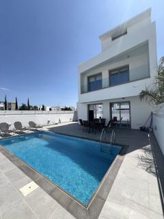 Hubstay - Seaview Villa Oriana in Larnaca - Larnaca - 9