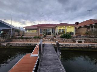 Luxury Canal Life OASIS - 8