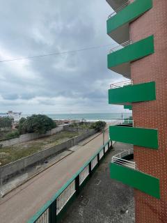 Departamento frente a la playa Atacames - 2