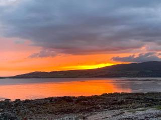 High Tide - Uk44283 - 1