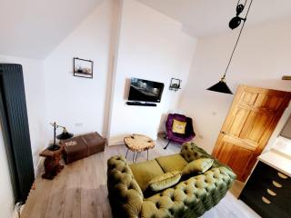 Perfect Base for Work or Leisure Unique Two-Bed - Irlam - 6
