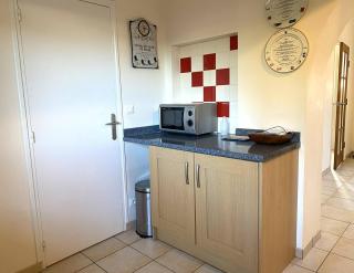 Maison bretonne rénovée avec WIFI et jardin clos à LANDRELLEC ref 249 - 5