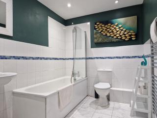 Stylish Bristol Penthouse - Private Rooftop - 5