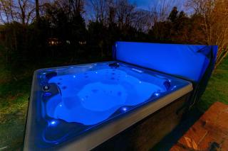 Cozy Cottage with Swimming Pool in Charlotte, North Carolina - Pine Harbor - 4