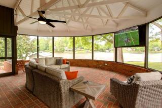 Cozy Cottage with Swimming Pool in Charlotte, North Carolina - Pine Harbor - 1