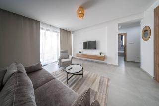 Serene Gardens 2BR w Pool & Gym - 3