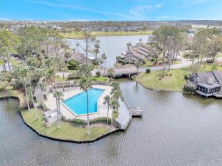 Seaclusion - Spacious condo w lanai & pool - 8