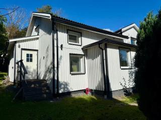 Workers Peaceful Apartment - 4 BR - 1 Bath - Volvo - Parking - 0