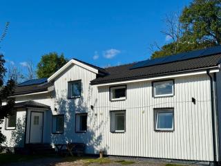 Workers Peaceful Apartment - 4 BR - 1 Bath - Volvo - Parking - 7