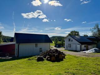 Workers Peaceful Apartment - 4 BR - 1 Bath - Volvo - Parking - 6