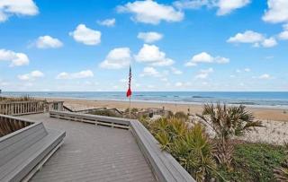 Fairway Breeze - Coastal retreat w pool access - 7