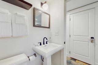 Comfort & Charm in the Heart of Seattle - 1