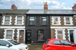 Central Cardiff townhouse for groups - 3