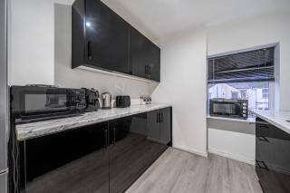 Central Cardiff townhouse for groups - 1