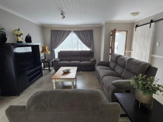 Diaz strand retreat modern home 350m from the beach - 2