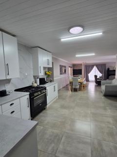 Diaz strand retreat modern home 350m from the beach - 1