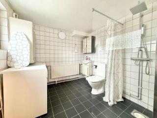 Workers Flat - 2 Beds - Free Parking - Near Volvo - 4