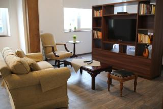 Pedestrian street apartment with balcony - 6