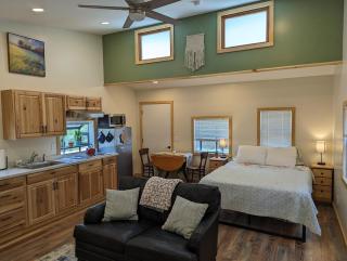 Little Fawn Lookout- Peaceful & Convenient Retreat - 0