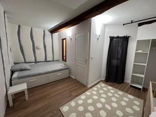 La Chartreuse and its private courtyard - 2