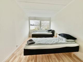 Workers Villa - 9 Beds - 2 Bath - Parking - 2