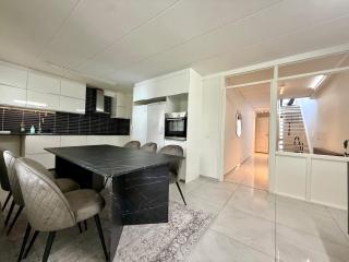 Workers Villa - 2 Bath - 9 Beds - Parking - 8