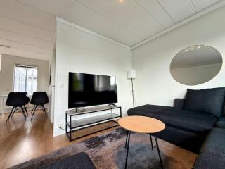 Workers Villa - 2 Bath - 9 Beds - Parking - 6