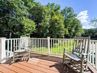 NEW-Queen Beds-In-Unit Laundry- Modern Kitchen-NH - 9