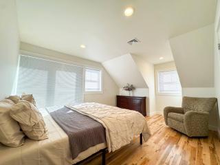 NEW-Queen Beds-In-Unit Laundry- Modern Kitchen-NH - 8