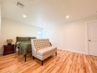 NEW-Queen Beds-In-Unit Laundry- Modern Kitchen-NH - 5