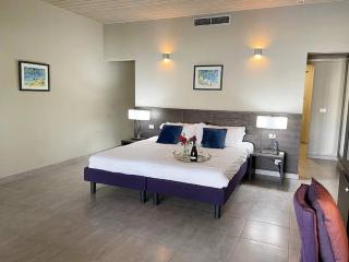 Perfectly positioned in English Hbr ! - 1