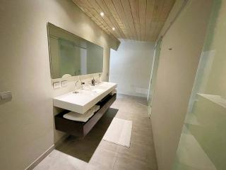 Perfectly positioned in English Hbr ! - 4