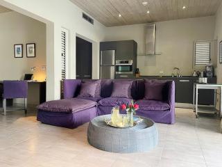 Perfectly positioned in English Hbr ! - 2