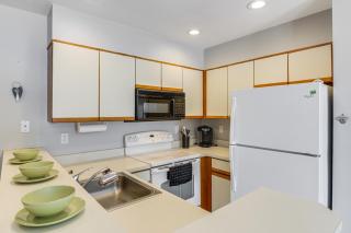 Walk to Mt Snow Ski Shuttle! Condo with Resort Perks - 2