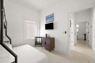 Elegant Ocean Paradise - 9