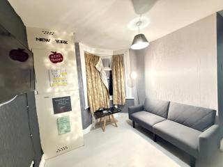 East London 2 bedroom flat - 7