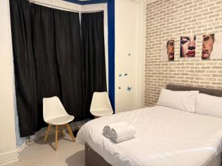 East London 2 bedroom flat - 4