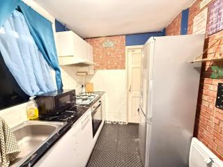 East London 2 bedroom flat - 1