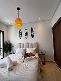 Cozy & Chill à 30min terrain de foot Netflix, AC pool & beach 2 min, - 6